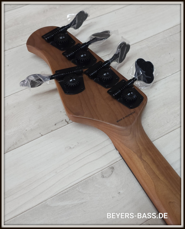 Sterling by Music Man Dark Ray 5, Black